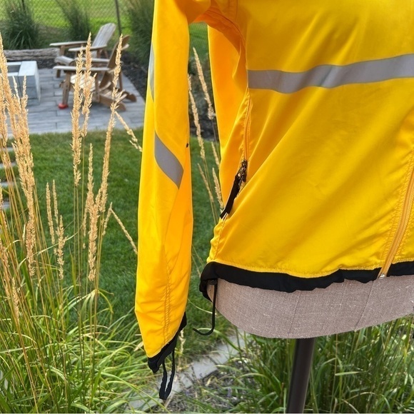 MEC Vintage Windproof Water Resistant Running Cycling Hiking Jacket - Picture 2 of 13